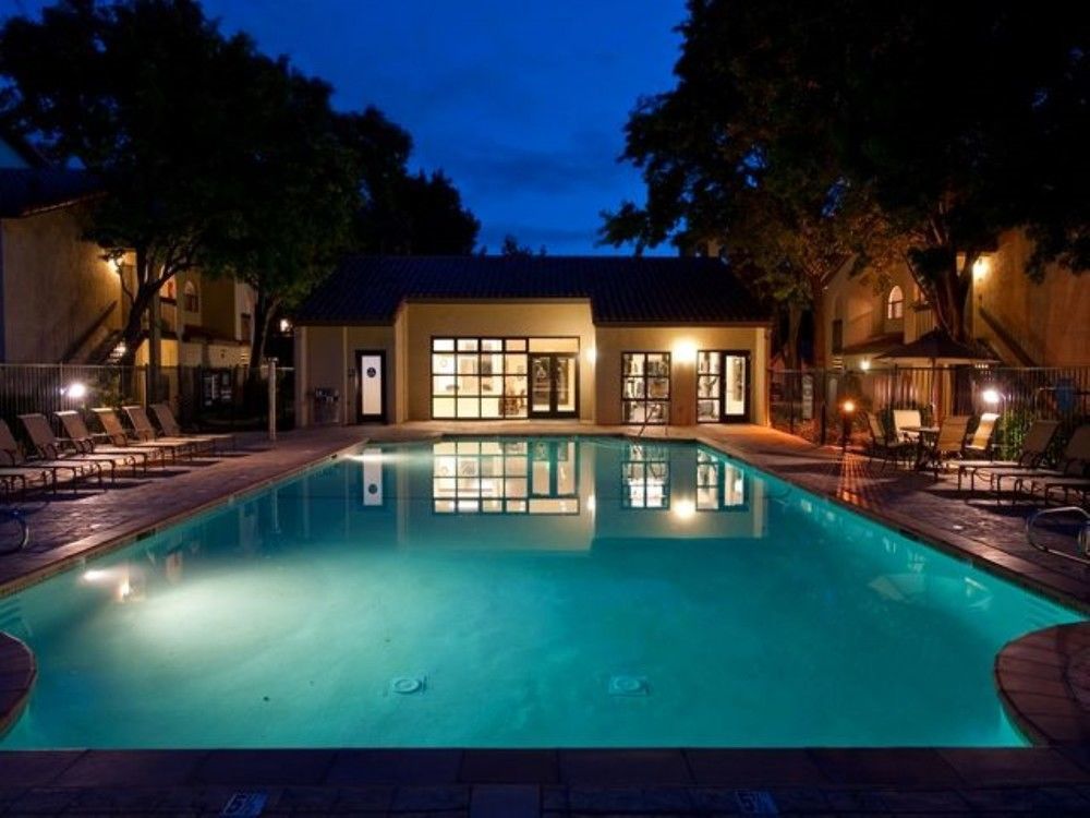 Global Luxury Suites At Downtown Mountain View Exterior photo
