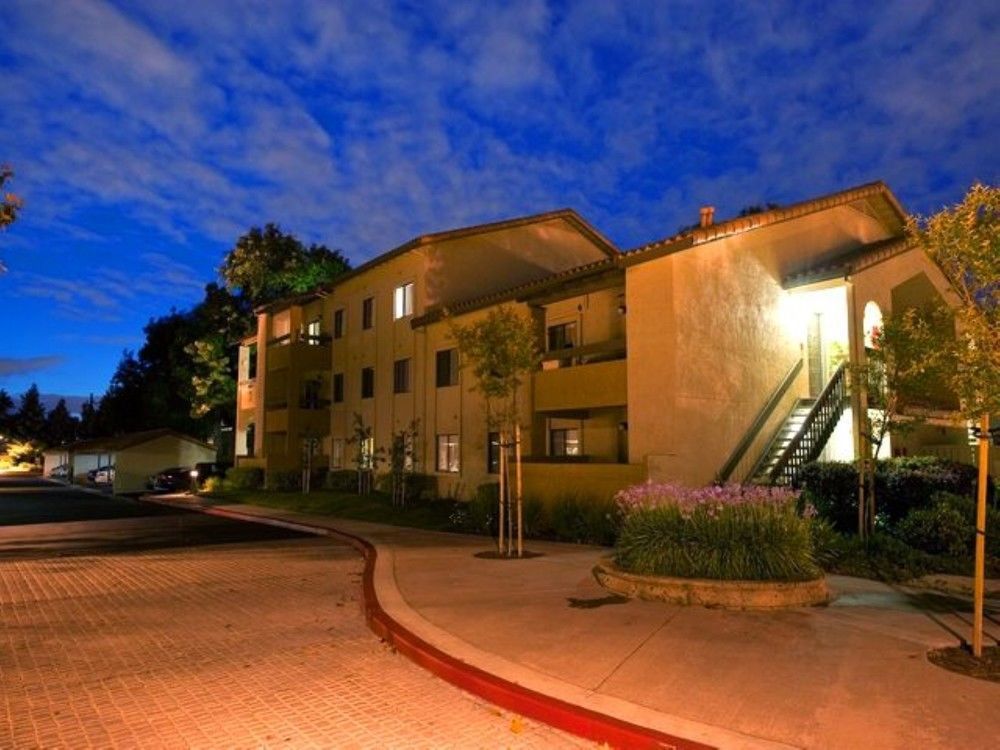 Global Luxury Suites At Downtown Mountain View Exterior photo